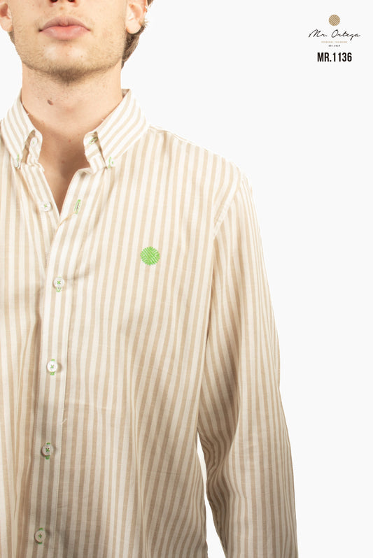 CAMISA RAYAS CAFÉ Y BLANCO LOGOTIPO VERDE