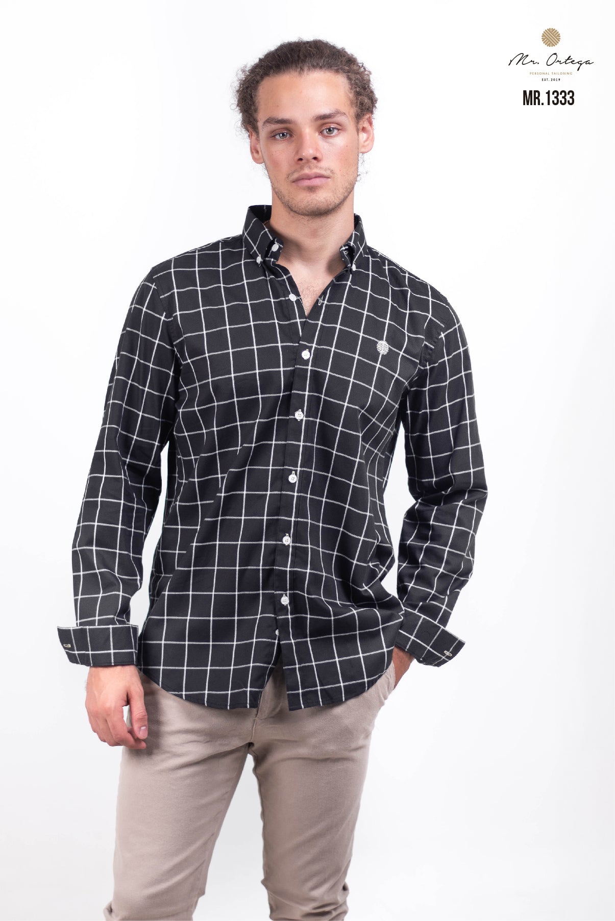 CAMISA NEGRA CUADROS BLANCOS