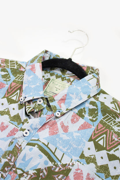 CAMISA ESTAMPADO SURREALISTA AZUL CLARO, ROSA Y VERDE MUSGO