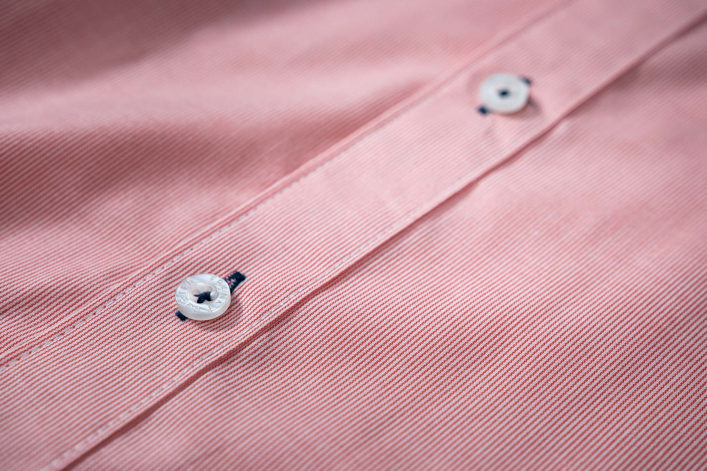 CAMISA ROSA CON RAYAS BLANCAS