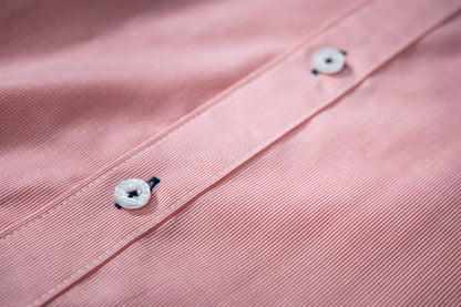 CAMISA ROSA CON RAYAS BLANCAS